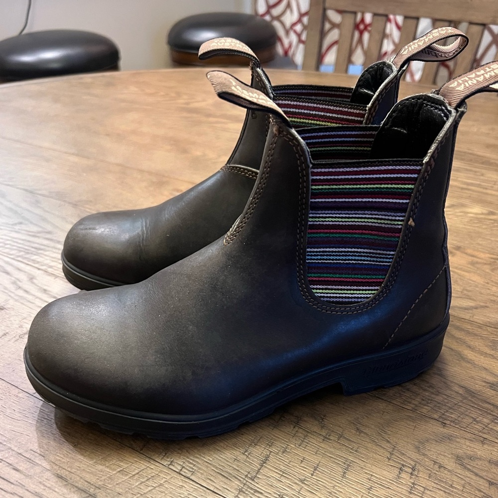 Blundstone Stout Brown Leather Boots with Multicolor Elastic